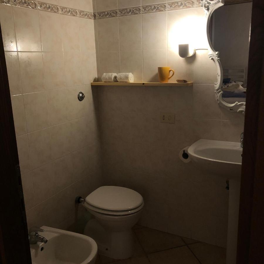 Anitta Guesthouse カスタニェート・カルドゥッチ エクステリア 写真