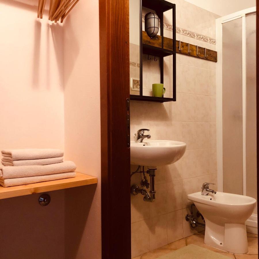 Anitta Guesthouse カスタニェート・カルドゥッチ エクステリア 写真